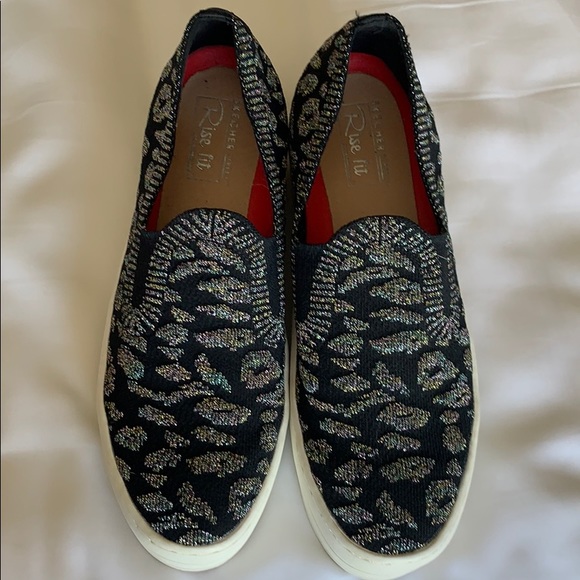 NWOB SKETCHERS LEOPARD RISE FIT SNEAKERS 8 - Picture 2 of 5